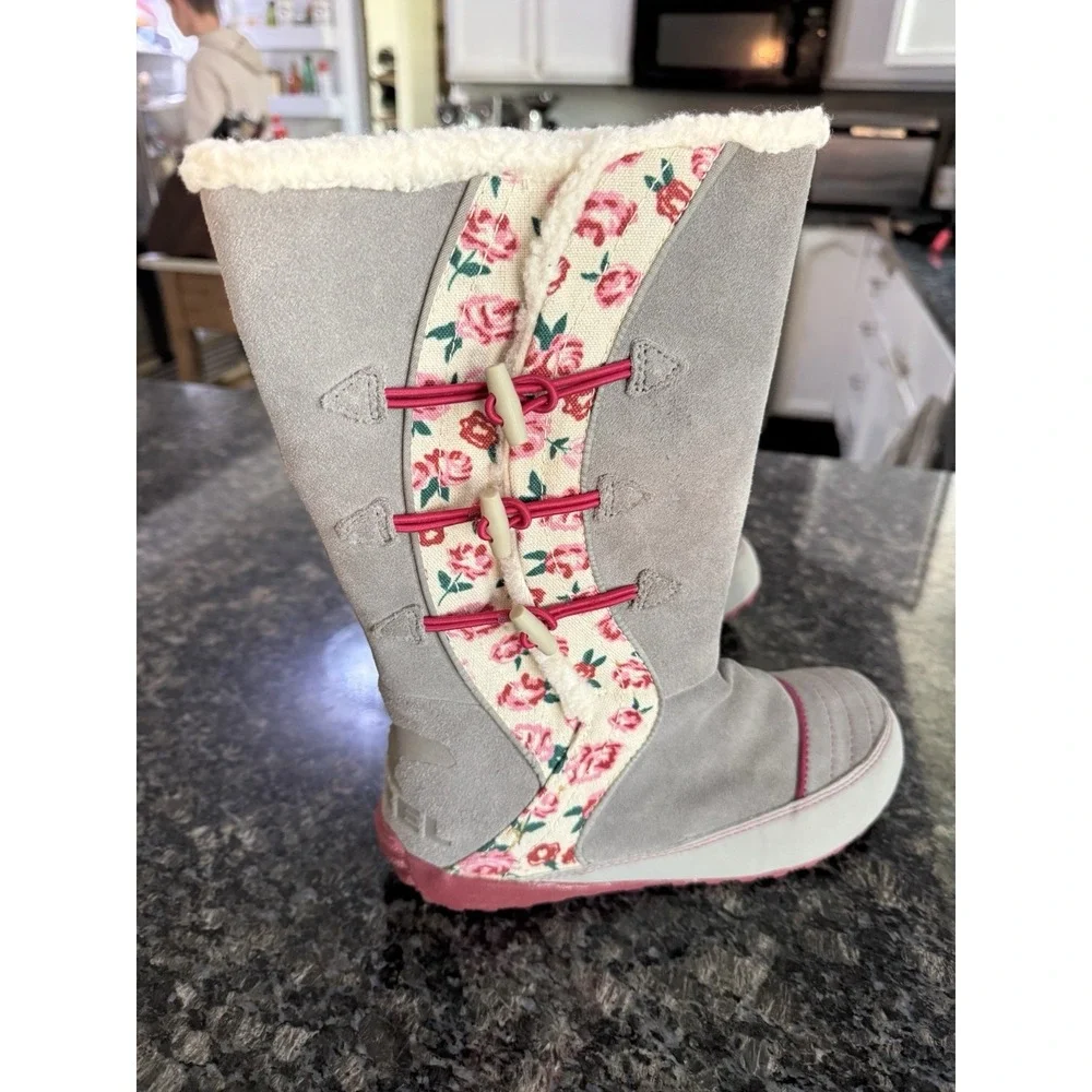 Sorel Girl's Winter Boots with Floral‎ and Suede Upper Size 5 Slip On Booties